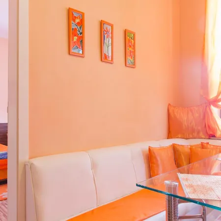 Orange Flower Apartment *